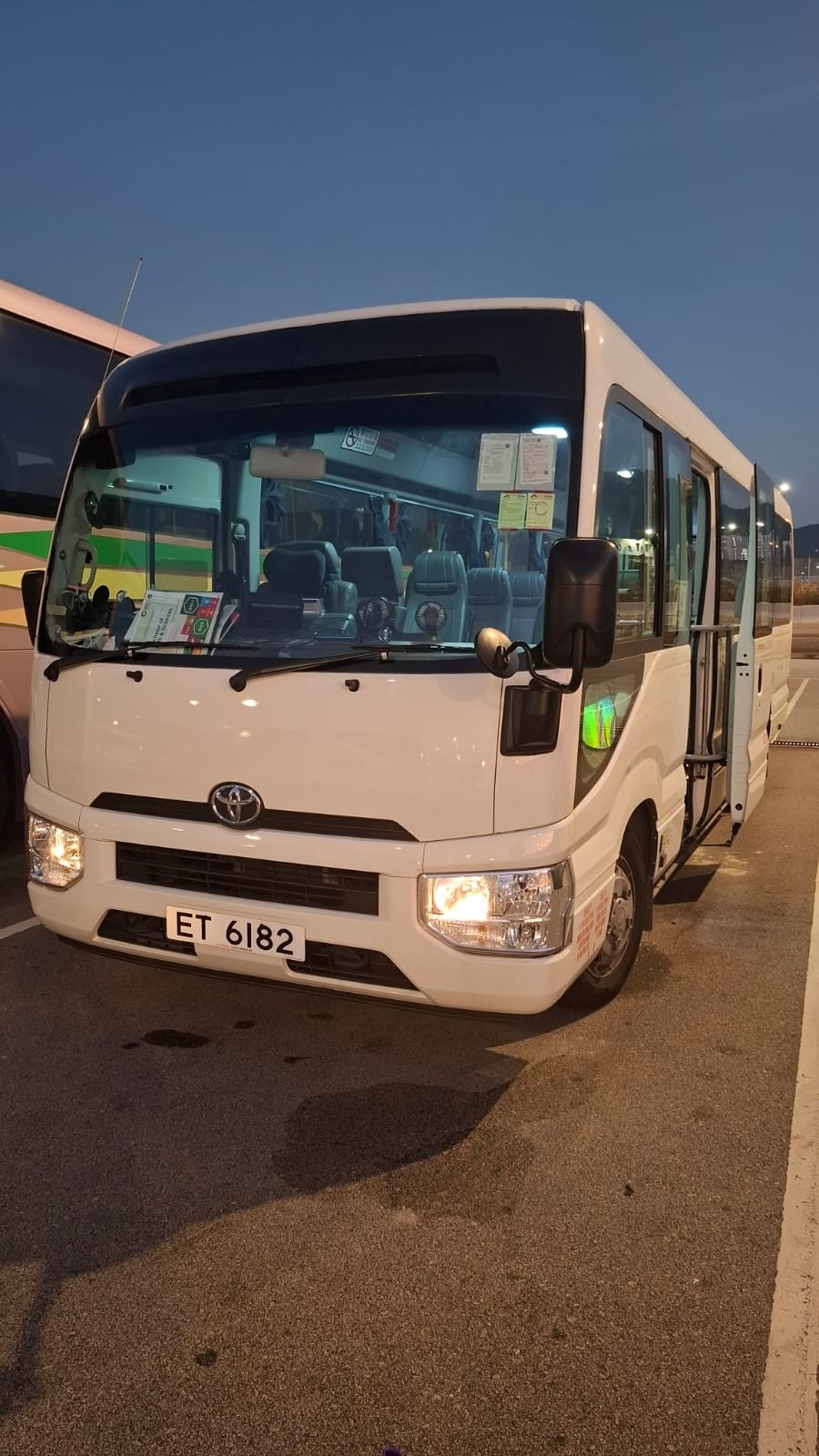 星妍旅運公司豪華旅遊小巴，適合公司旅行及機場接送